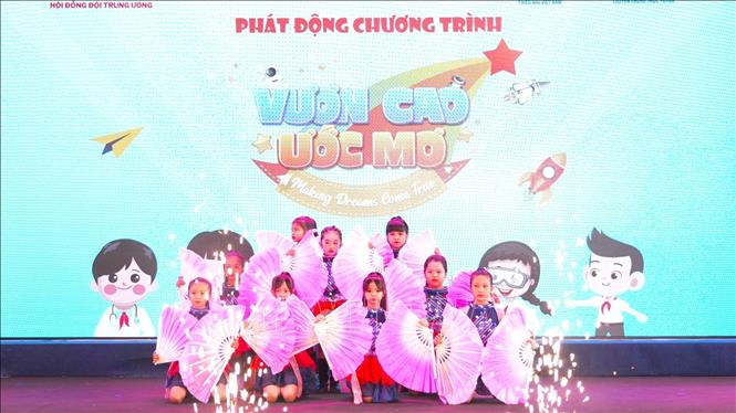 Biểu diễn văn nghệ tại lễ phát động. Ảnh: Thanh Tân - TTXVN