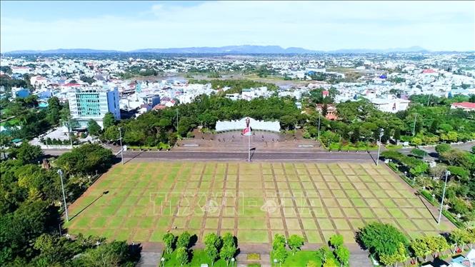 Quảng trường Đại đoàn kết, một trong những địa điểm du lịch nổi tiếng của Gia Lai. Ảnh: Hoài Nam – TTXVN