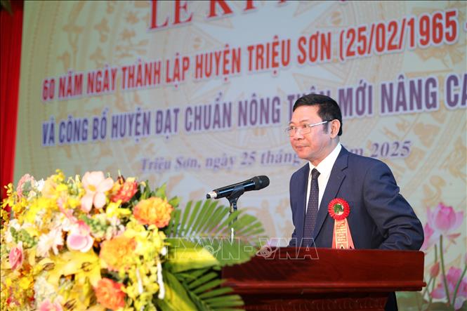 Bí thư Huyện ủy Triệu Sơn Lê Văn Tuấn đọc diễn văn tại buổi lễ. Ảnh Khiếu Tư-TTXVN 