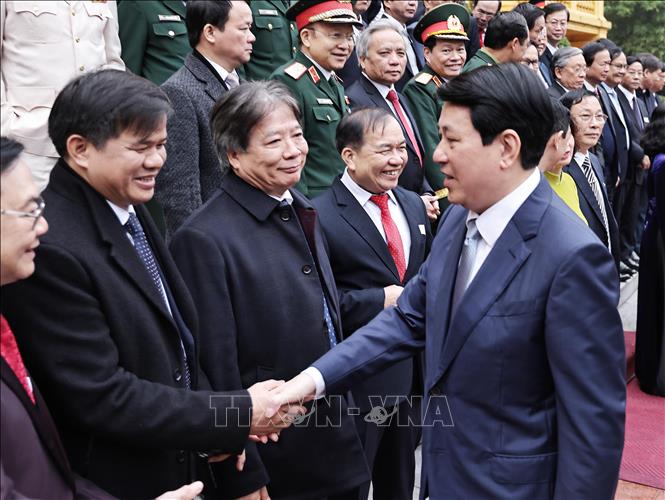 Chủ tịch nước Lương Cường với các đại biểu tiêu biểu ngành Y tế. Ảnh: Lâm Khánh – TTXVN