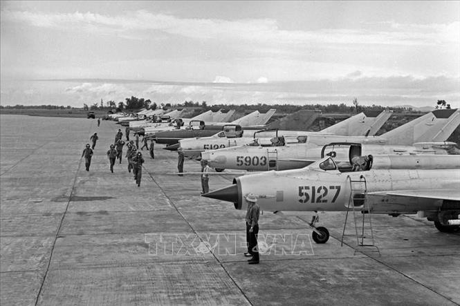 Máy bay chiến đấu MiG-21 của Trung đoàn 921-Đoàn không quân Sao Đỏ sẵn sàng xuất kích tiêu diệt địch trong đợt Mỹ đánh phá miền Bắc lần thứ nhất (1967). Ảnh: TTXVN 