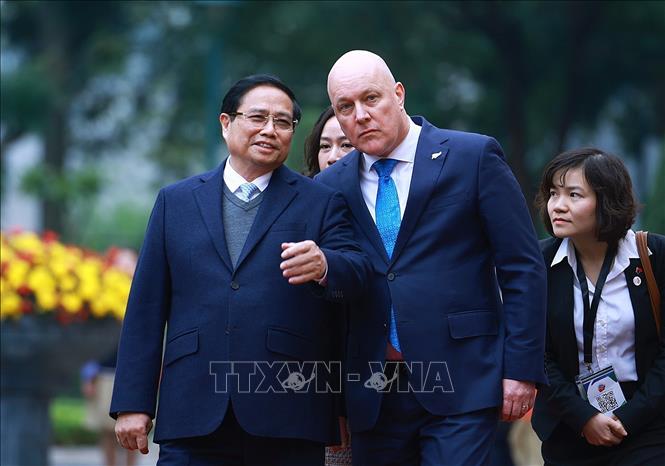 Prime Minister Pham Minh Chinh hosts a welcome ceremony for his New Zealand counterpart Christopher Luxon on February 26 afternoon. VNA Photo: Dương Giang
