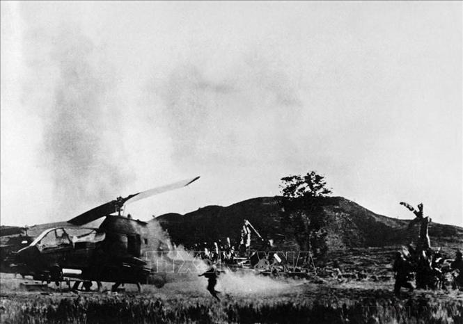 Bộ đội ta giải phóng Đắc Tô - Tân Cảnh (Kon Tum) trong Chiến dịch Tây Nguyên. Ảnh: Lương Biên - TTXVN