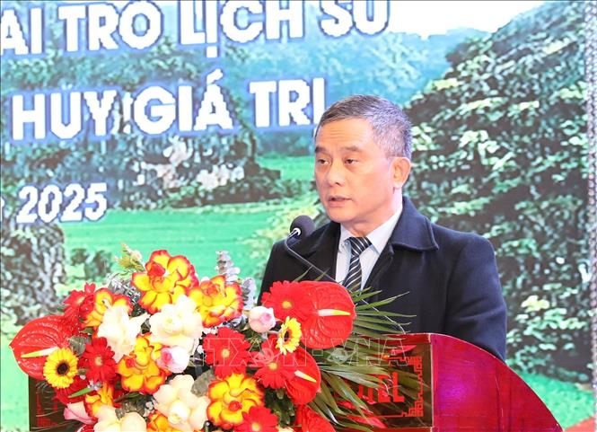 Phó Giáo sư, Tiến sỹ Nguyễn Tiến Vinh, Viện trưởng Viện Trần Nhân Tông, Đại học Quốc gia Hà Nội phát biểu đề dẫn hội thảo. Ảnh: Đức Phương - TTXVN