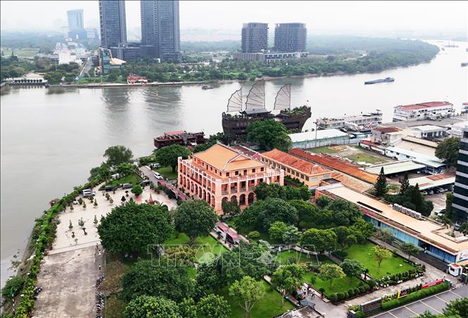 Bến Nhà Rồng nằm bên sông Sài Gòn là điểm du lịch thu hút khách tham quan. Ảnh: Hồng Đạt - TTXVN
