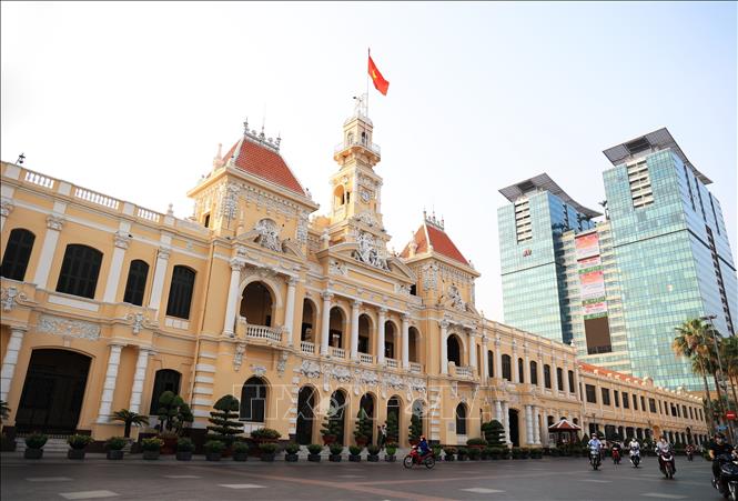 Trụ sở UBND Thành phố Hồ Chí Minh được thiết kế theo dạng lầu chuông đúc cao - kiểu kiến trúc phổ biến ở miền Bắc nước Pháp. Ảnh: Hồng Đạt - TTXVN 