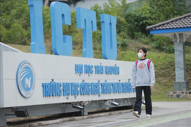 Đến nay, trở lại trường, Thư đã chuyển sang theo học ngành truyền thông với mong muốn được truyền đi cảm hứng tích cực về việc “Cho đi là còn mãi”. Ảnh: Minh Quyết - TTXVN