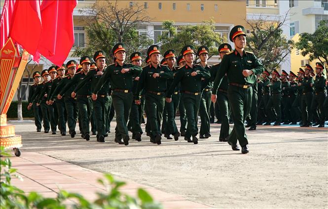 Các đơn vị thuộc Cục Chính trị, Quân khu 5 duyệt đội ngũ. Ảnh: Quốc Dũng - TTXVN