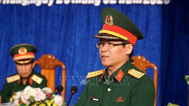 Đại tá Lương Đình Chung, Phó Chính ủy Quân khu 5 phát biểu tại lễ ra quân. Ảnh: Quốc Dũng - TTXVN