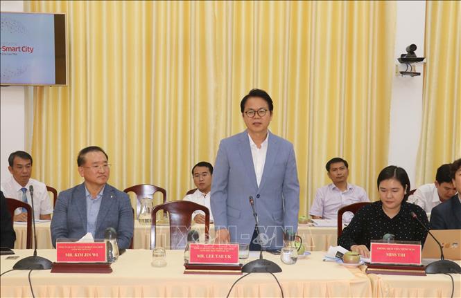 Ông Lee Tae Uk, Giám đốc Phát triển Dự án, Công ty Quản lý Dự án KSSC Hàn Quốc phát biểu. Ảnh: Ngọc Thiện- TTXVN