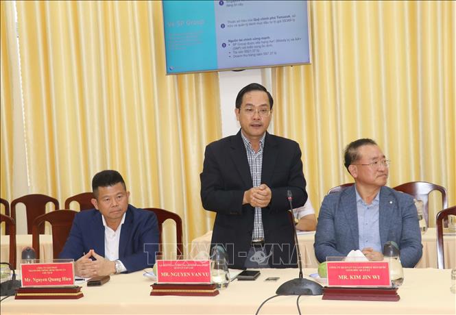 Ông Nguyễn Văn Vũ, Quản lý cấp cao Tập đoàn Năng lượng tái tạo Xanh Singapore phát biểu. Ảnh: Ngọc Thiện- TTXVN