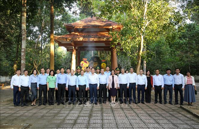 Trưởng Ban Tuyên giáo và Dân vận Trung ương Nguyễn Trọng Nghĩa thăm Khu di tích Ban Tuyên huấn Trung ương Cục miền Nam. Ảnh: Giang Phương – TTXVN