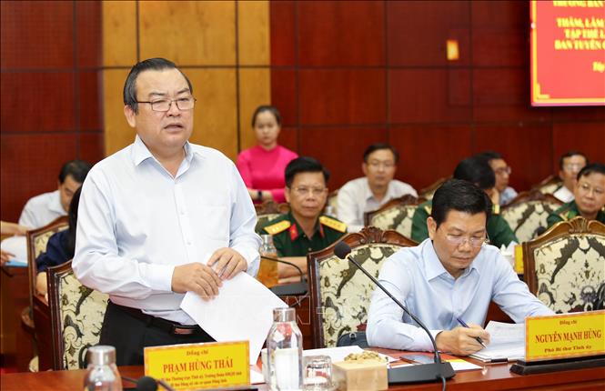 Ông Phạm Hùng Thái, Phó Bí thư Tỉnh uỷ, Trưởng đoàn Đại biểu Quốc hội tỉnh Tây Ninh thông tin kết quả thực hiện sắp xếp tổ chức bộ theo Nghị quyết 18-NQ/TW của Ban Chấp hành Trung ương Đảng khóa XII. Ảnh: Giang Phương – TTXVN