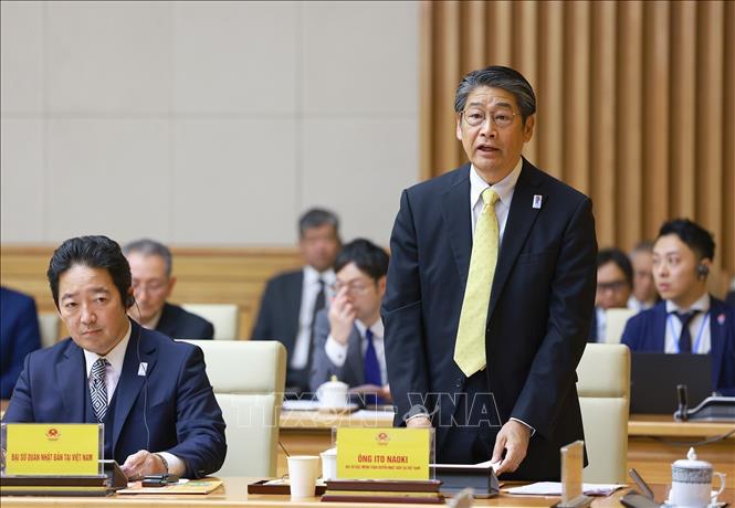 Japanese Ambassador Ito Naoki speaks at the dialogue. VNA Photo: Dương Giang 