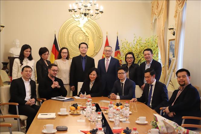 The Vietnam Young Entrepreneurs Association in Europe debuts. VNA Photo: Phương Hoa 