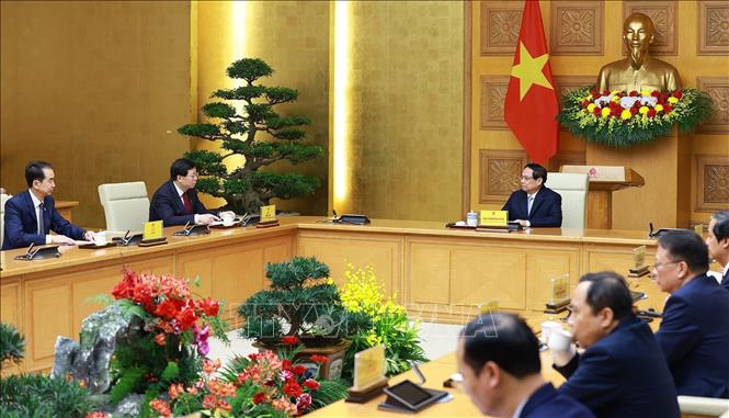 Thủ tướng Phạm Minh Chính tiếp đồng chí Khưu Dũng, Bí thư Đảng uỷ Đại học Thanh Hoa, Trung Quốc. Ảnh: Dương Giang-TTXVN 