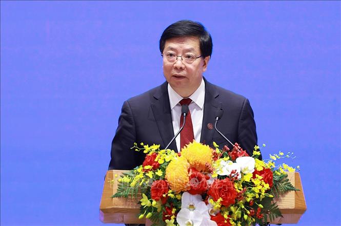 Đồng chí Khưu Dũng, Bí thư Đảng uỷ Đại học Thanh Hoa phát biểu tại Lễ trao tặng Thủ tướng Phạm Minh Chính danh hiệu 