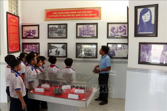 Nhiều địa danh ở huyện Đầm Dơi cùng tên tuổi các Anh hùng liệt sĩ đã đi vào lịch sử như Quách Văn Phẩm, Nguyễn Huân, Tạ An Khương, Trần Ngọc Hy, Dương Thị Cẩm Vân, Phan Thị Đẹt và nhiều người con ưu tú khác, trở thành biểu tượng sáng ngời để giáo dục truyền thống cho thế hệ mai sau. Ảnh: Kim Há – TTXVN 