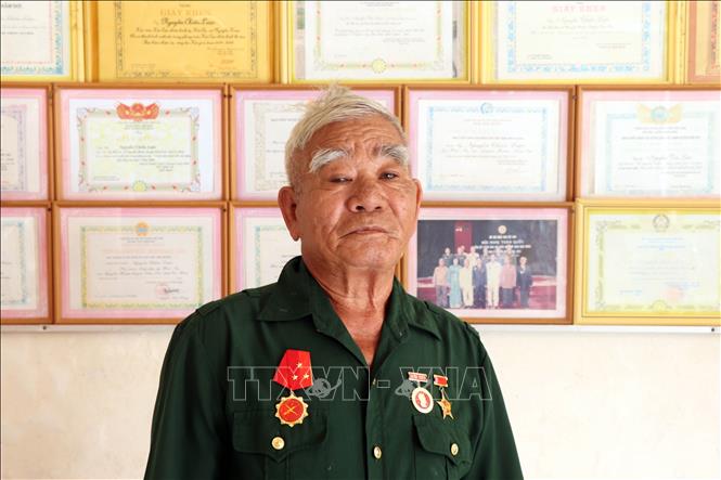 Anh hùng LLVT nhân dân Nguyễn Chiến Lược (thương binh 3/4, ấp Hải An, xã Nguyễn Huân, huyện Đầm Dơi) có thành tích cùng đơn vị tác chiến 192 trận đánh lớn nhỏ trong kháng chiến chống Mỹ, cứu nước. Ảnh: Kim Há – TTXVN