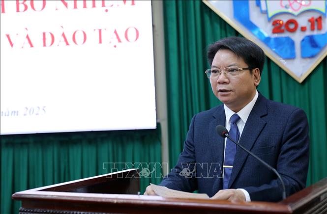 Tân Giám đốc Sở Giáo dục và Đào tạo tỉnh Thái Bình Nguyễn Ngọc Hà phát biểu nhận nhiệm vụ. Ảnh: Thế Duyệt – TTXVN