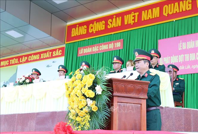 Đại tá Phạm Ngọc Hưng, Lữ đoàn trưởng Lữ đoàn Đặc công Bộ 198, quán triệt, phổ biến nhiệm vụ huấn luyện chiến đấu năm 2025. Ảnh: Hoài Thu – TTXVN