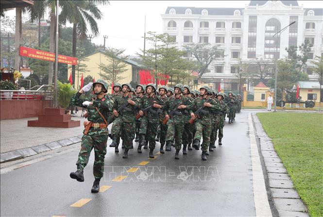 Các đơn vị duyệt đội ngũ tại Lễ ra quân huấn luyện. Ảnh: Thanh Tuấn - TTXVN 