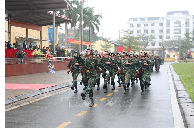 Các đơn vị duyệt đội ngũ tại Lễ ra quân huấn luyện. Ảnh: Thanh Tuấn - TTXVN 