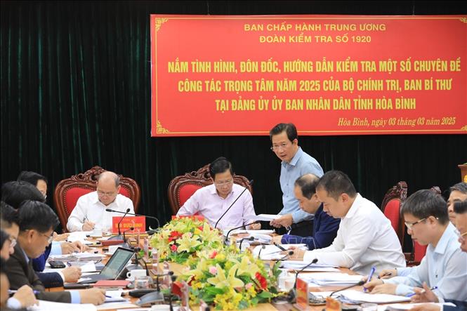 Đại diện Đoàn kiểm tra số 1920 phát biểu tại buổi làm việc với Ban Thường vụ Đảng ủy UBND tỉnh Hòa Bình. Ảnh: Trọng Đạt-TTXVN