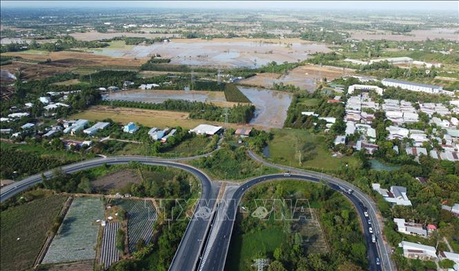 Điểm cuối của dự án cao tốc Mỹ An - Cao Lãnh tại nút giao ở xã An Bình, huyện Cao Lãnh. Ảnh: Nhựt An - TTXVN