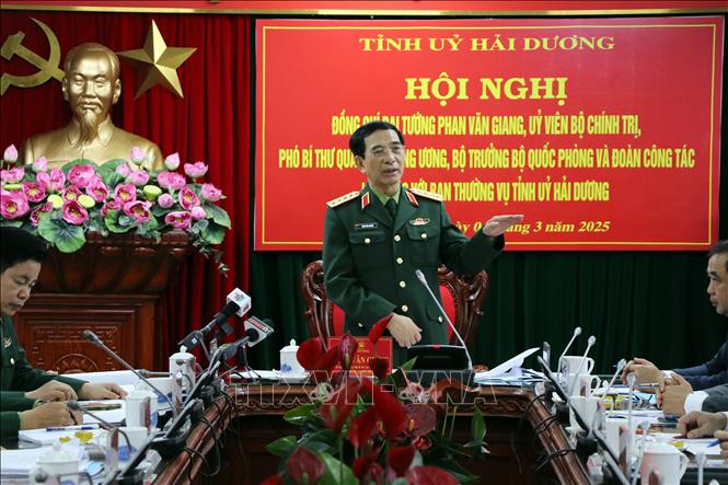 Đại tướng Phan Văn Giang phát biểu tại buổi làm việc với Ban Thường vụ Tỉnh ủy Hải Dương. Ảnh: Mạnh Tú - TTXVN
