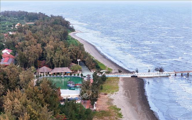 A tourist area on Can Gio beach. VNA Photo: Hồng Đạt