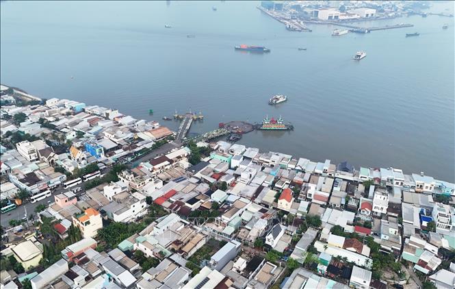 Ferry routes on Sai Gon River connect Can Gio district with Nha Be district. VNA Photo: Hồng Đạt