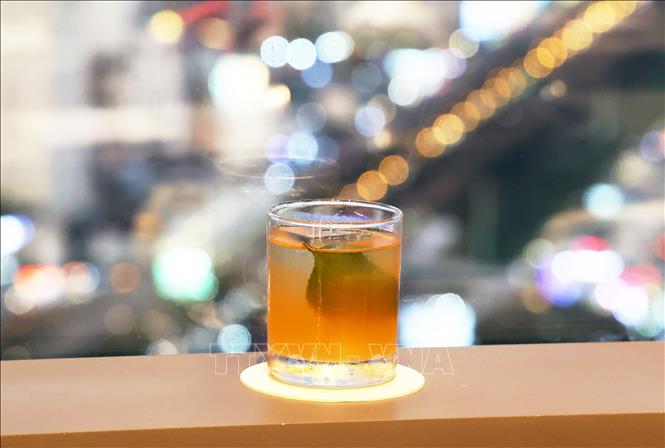 Cocktail vị phở được dùng kèm với Phở chọc trời (Phở Lanmark81) và phở xào. Ảnh: Hồng Đạt - TTXVN
