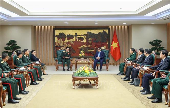 Thủ tướng Phạm Minh Chính tiếp Trung tướng Saichay Kommasith, Thứ trưởng Bộ Quốc phòng, Tổng Tham mưu trưởng Quân đội nhân dân Lào. Ảnh: Dương Giang-TTXVN