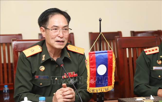 Thiếu tướng, PGS.TS. BS Savengxay Dalasath, Giám đốc Bệnh viện Trung ương Quân đội 103 Lào, phát biểu tại buổi tiếp Đoàn. Ảnh: Xuân Tú - PV TTXVN tại Lào