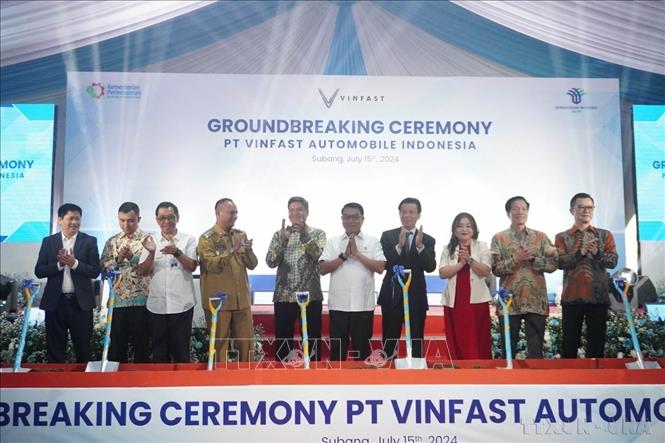 VinFast Auto khởi công xây dựng Dự án Nhà máy lắp ráp xe điện tại Subang, Tây JavaIndonesia. Nhà máy VinFast dự kiến sẽ đi vào hoạt động từ Quý IV/2025, sản xuất các mẫu xe VF 3, VF 5, VF 6 và VF 7 phiên bản tay lái nghịch cho thị trường Indonesia (15/07/2024). Ảnh: Đào Trang - TTXVN