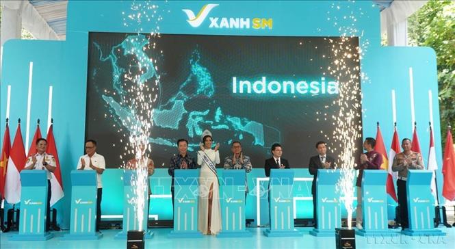 Công ty Cổ phần Di chuyển Xanh và Thông minh (GSM) chính thức ra mắt dịch vụ taxi điện Xanh SM tại Indonesia. Đây là quốc gia thứ ba có sự hiện diện của Xanh SM sau Việt Nam và Lào (18/12/2024 ). Ảnh: Đào Trang - TTXVN