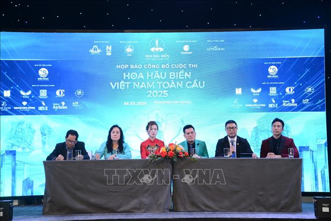 Ban tổ chức giải đáp các câu hỏi của phóng viên báo chí. Ảnh: Thanh Vân-TTXVN 