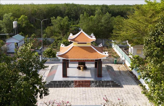 Nhà bia tưởng niệm các liệt sĩ vùng đất cách mạng xã Long Tân, huyện Dầu Tiếng, tỉnh Bình Dương. Ảnh: Hồng Đạt - TTXVN
