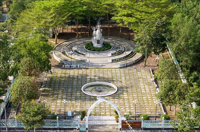 Di tích Địa điểm lần đầu tiên Mỹ rải bom B52 ở Việt Nam ở xã Long Tân, huyện Dầu Tiếng, tỉnh Bình Dương. Ảnh: Hồng Đạt - TTXVN
