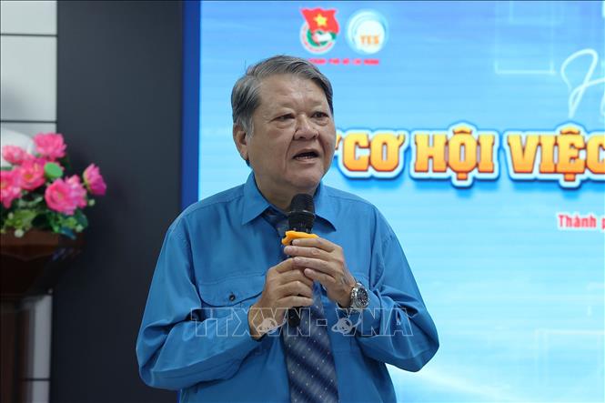 Ông Trần Anh Tuấn, Phó chủ tịch Hội Giáo dục nghề nghiệp Thành phố Hồ Chí Minh phát biểu tại hội thảo. Ảnh: Thanh Vũ-TTXVN
