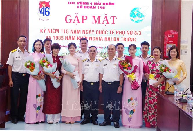 Lữ đoàn 146, Vùng 4 Hải quân gặp mặt phụ nữ tại thành phố Cam Ranh, tỉnh Khánh Hòa nhân Ngày Quốc tế phụ nữ 8/3/2025. Ảnh TTXVN phát