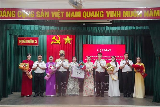 Gặp mặt chị em phụ nữ tại thị trấn Trường Sa,  huyện Trường Sa, tỉnh Khánh Hòa nhân Ngày Quốc tế phụ nữ 8/3/2025. Ảnh TTXVN phát