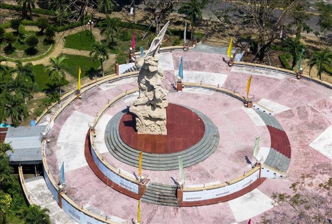 Tượng đài chiến thắng Dầu Tiếng 13/3/1975, biểu tượng của thành quả cách mạng trên quê hương Dầu Tiếng. Ảnh: Hồng Đạt - TTXVN
