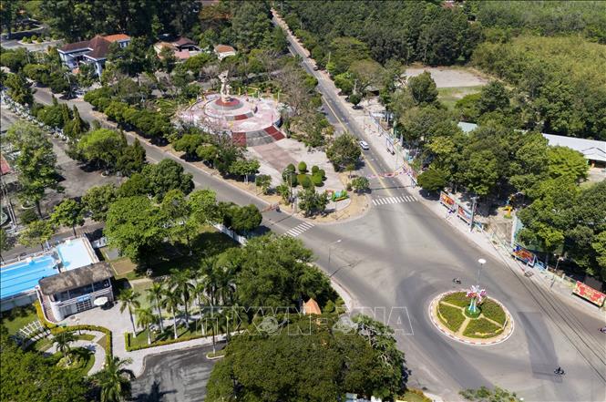 Tượng đài chiến thắng Dầu Tiếng ở khu vực trung tâm thị trấn Dầu Tiếng, huyện Dầu Tiếng, tỉnh Bình Dương. Ảnh: Hồng Đạt - TTXVN
