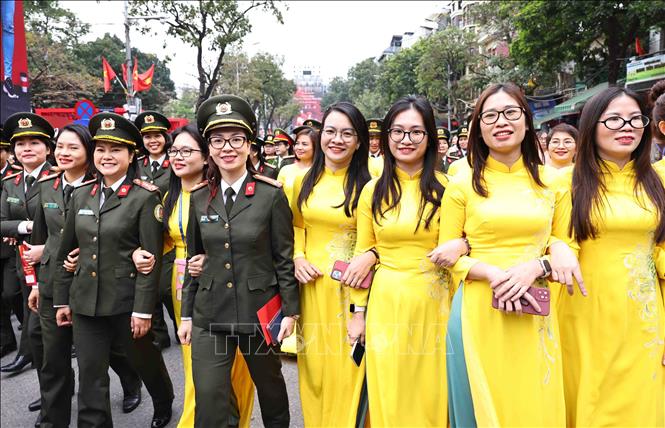 Diễu hành diễn ra với sự tham dự của 1.000 hội viên thuộc các Hội Phụ nữ Công an đơn vị, địa phương, đại biểu ở trong và ngoài lực lượng CAND, khách quốc tế. Ảnh: Minh Đức – TTXVN