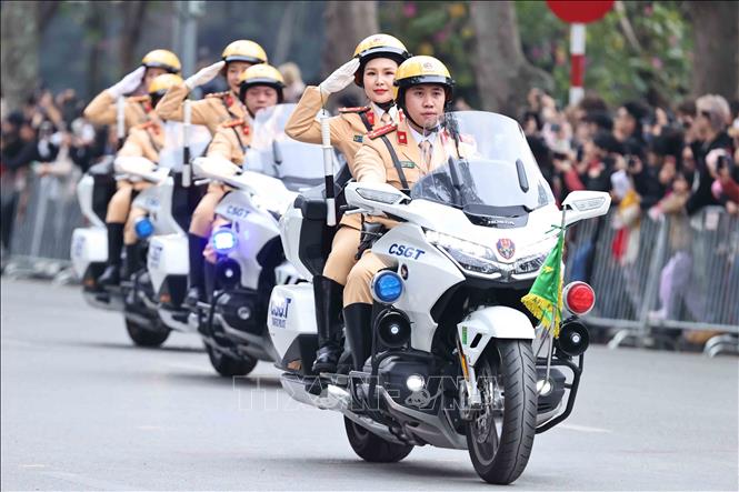 Phần biểu diễn mô tô dẫn đoàn do CBCS Cục Cảnh sát giao thông thực hiện. Ảnh: Minh Đức - TTXVN