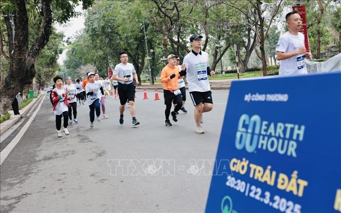 People take part in the running event. VNA Photo: Trần Việt