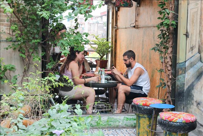 A cafe on Hang Mam street in Hanoi's Old Quarter. VNA Photo: Hoàng Hiếu