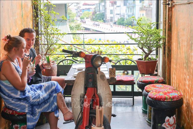 A cafe on Hang Mam street in Hanoi's Old Quarter. VNA Photo: Hoàng Hiếu